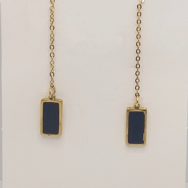 گوشواره بخیه ای مدل مستطیل نگین مشکی