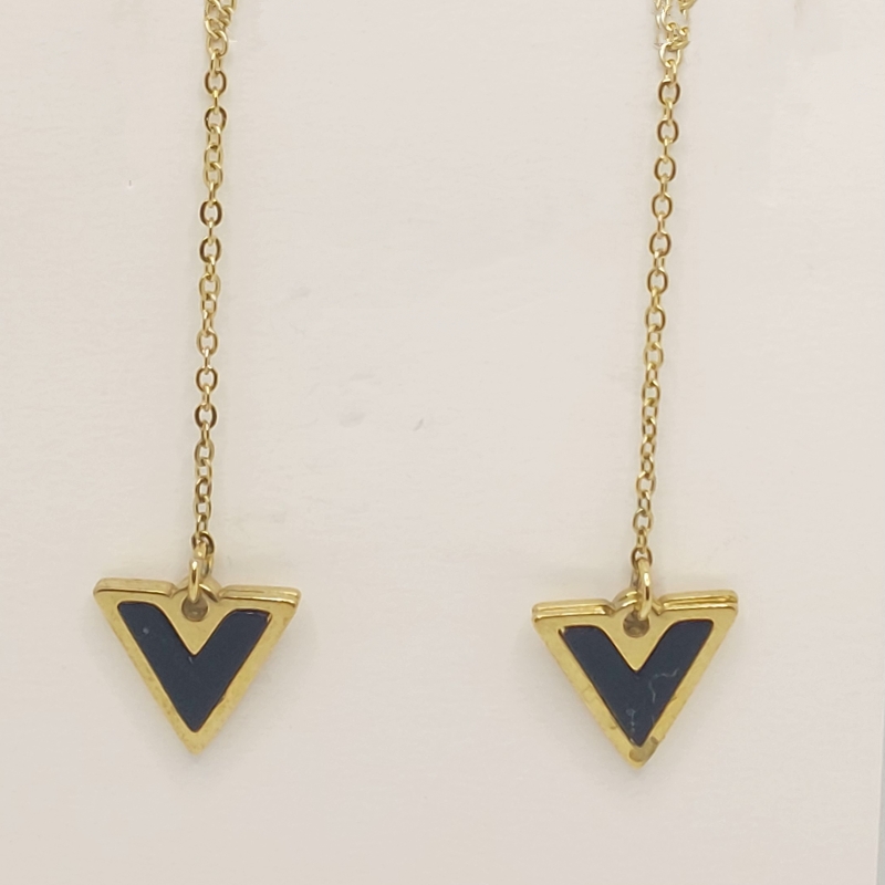 گوشواره بخیه ای مدل مثلث نگين مشکی