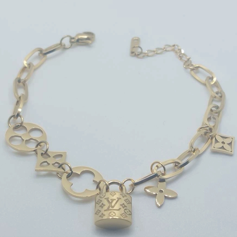 دستبند اویز دار مدل لویی ویتون