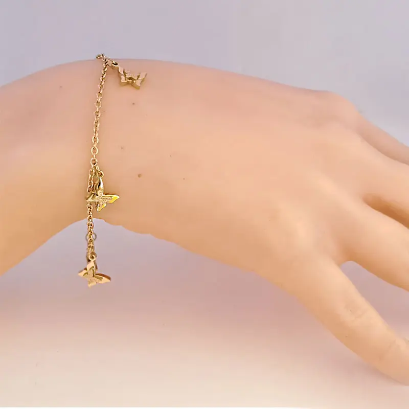 دستبند زنانه آویزدار پروانه کد w-br-98
