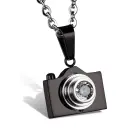 گردنبند استیل مدل دوربین عکاسی نگین‌دار 