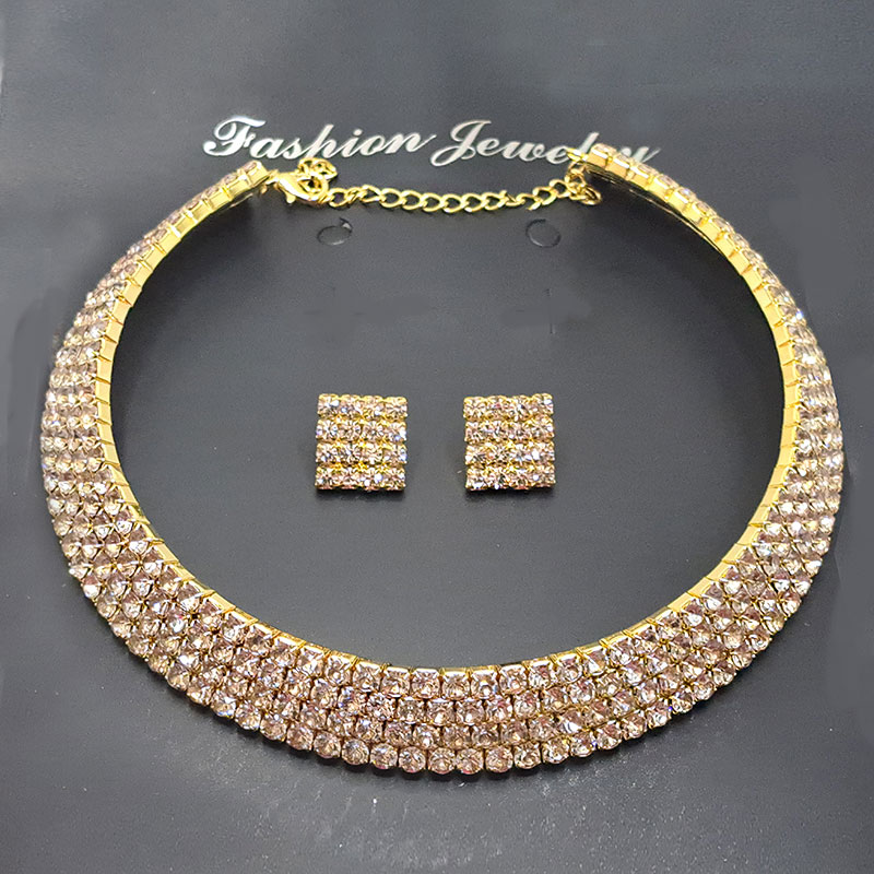 نیم ست زنانه مدل طوق نگین دار چهار رج تیتانیوم  کد w-se-296