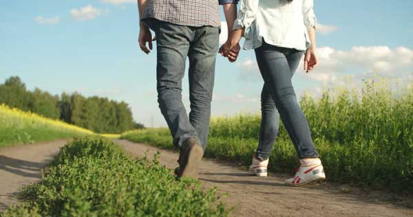 پیاده روی با همسر برای بهبود رابطه زناشویی